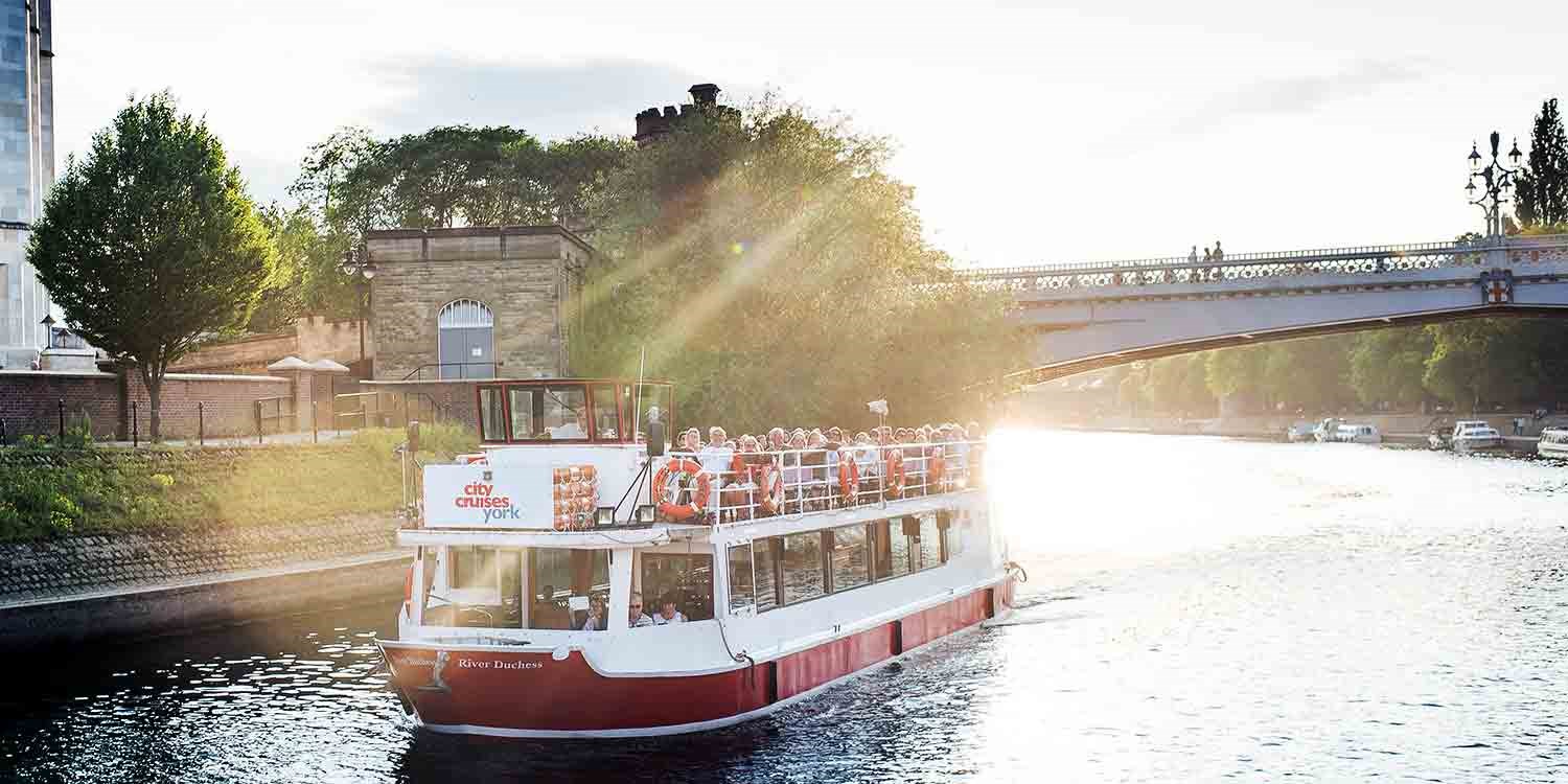 Evening river cruise w/prosecco in York Evening river cruise w/prosecco in York