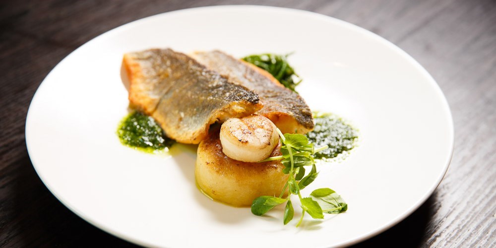 'Sleek' Cardiff hotel: lunch & spa access for 2 'Sleek' Cardiff hotel: lunch & spa access for 2