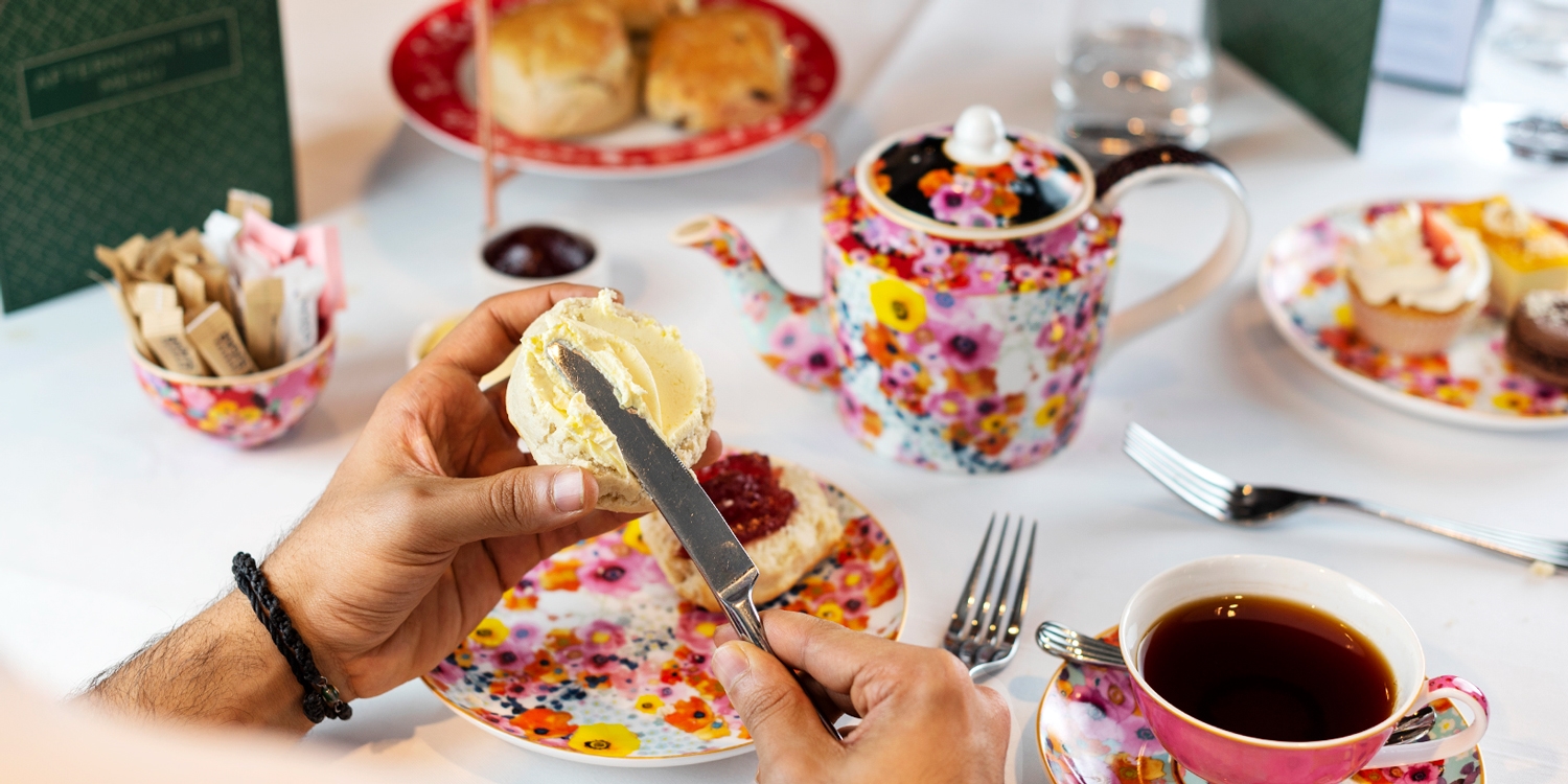 Afternoon tea & bubbly for 2 near Oxford Street Afternoon tea & bubbly for 2 near Oxford Street