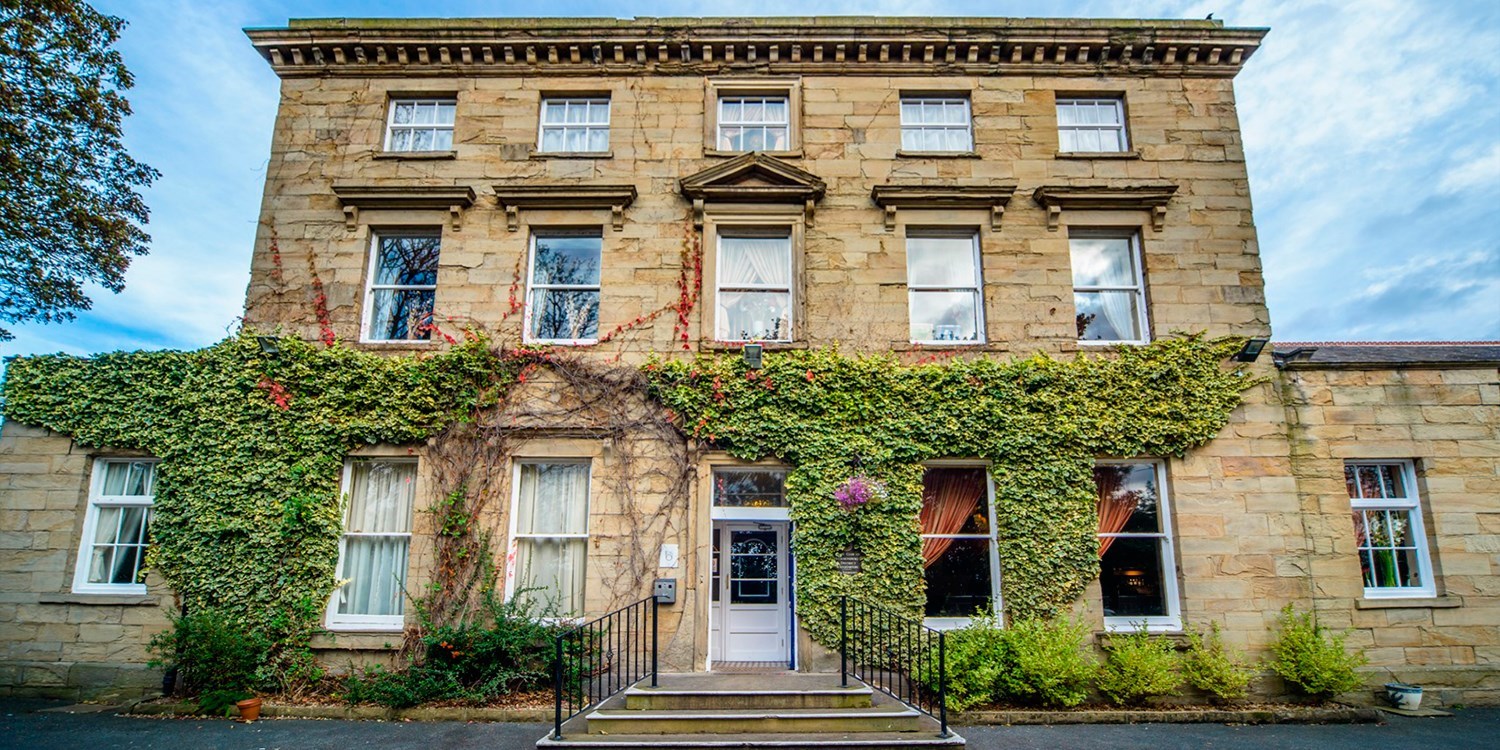 West Yorkshire stay inc meals & prosecco, save 49% West Yorkshire stay inc meals & prosecco, save 49%