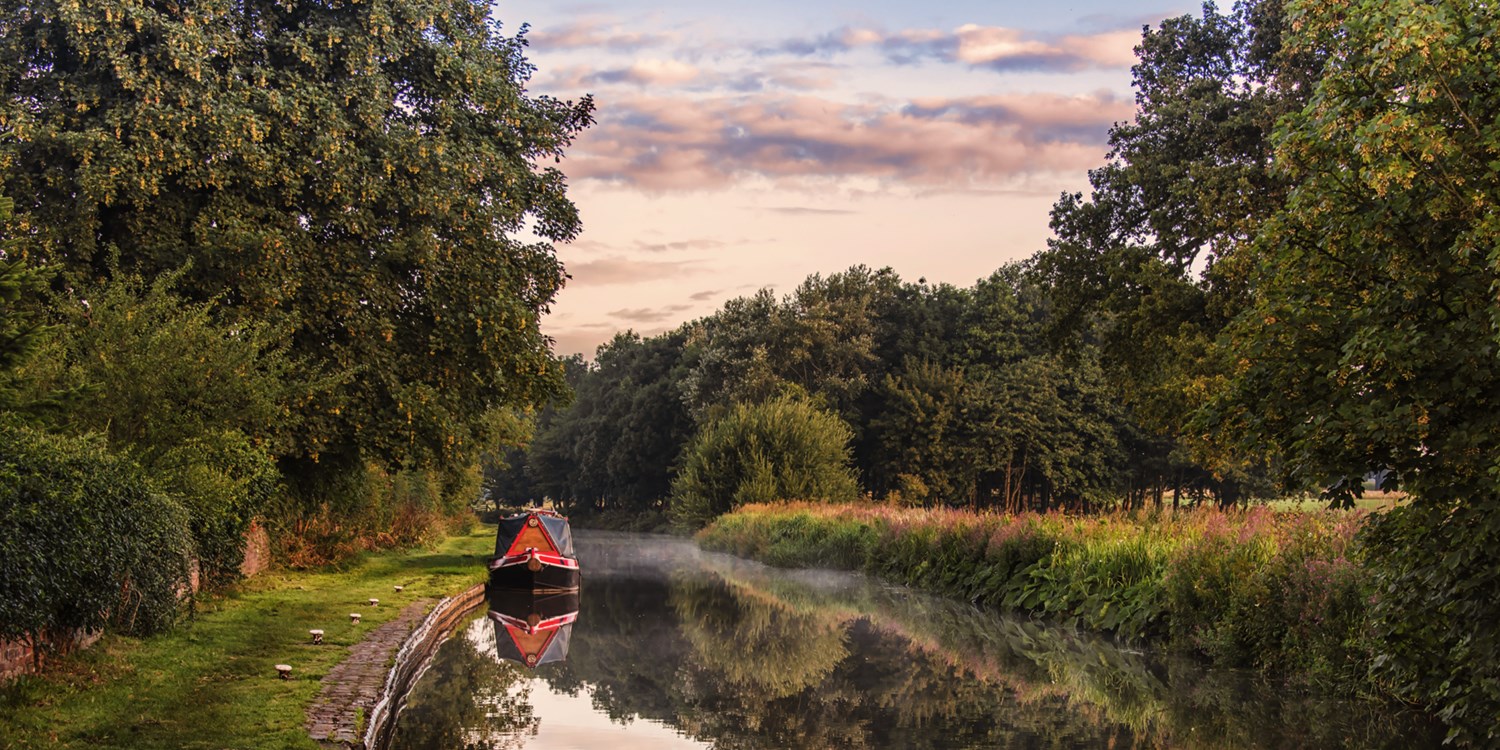 Lancs barge cruise for 2 inc afternoon tea, save 50% Lancs barge cruise for 2 inc afternoon tea, save 50%