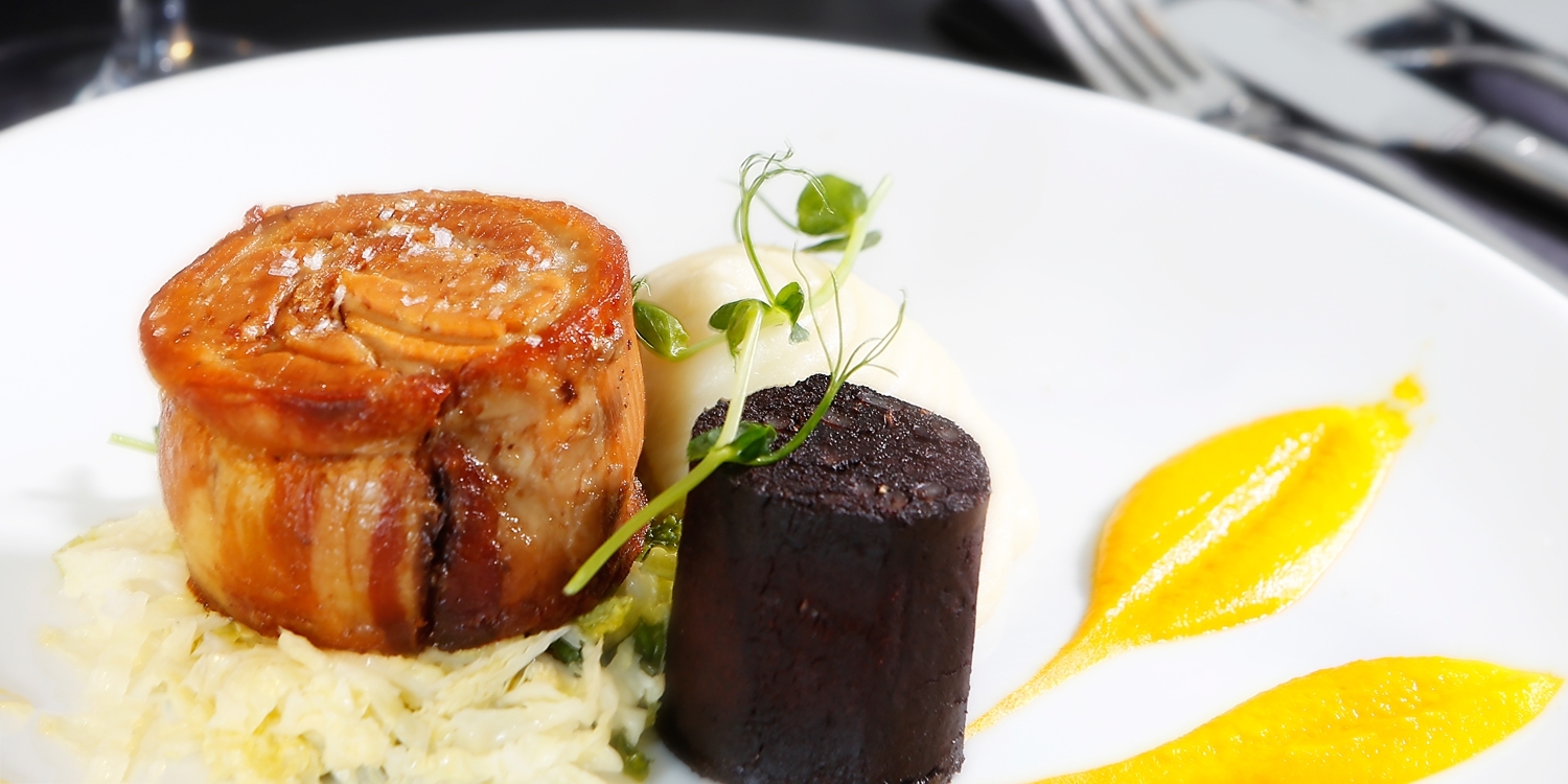 Newcastle: 3-course lunch w/cocktails for 2, save 49% Newcastle: 3-course lunch w/cocktails for 2, save 49%