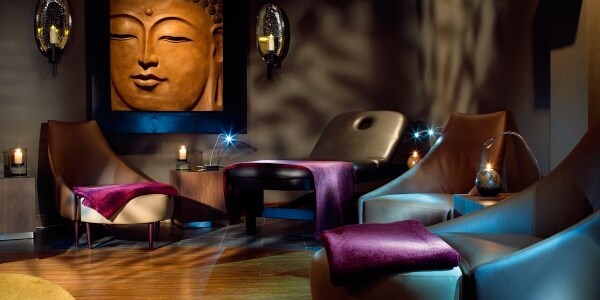 Lakes spa day with massage, facial & bubbly Lakes spa day with massage, facial & bubbly