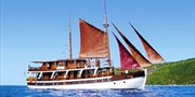 ab 683 € -- Kroatien: Insel-Rundreise auf einem Schiff & HP
