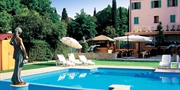 £419 -- Tuscany Getaway w/Meals & Free Lunch, Save £260