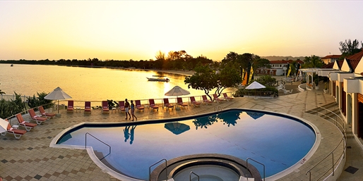 $549 -- Jamaica All-Inclusive Adults Getaway w/Air, $950 Off