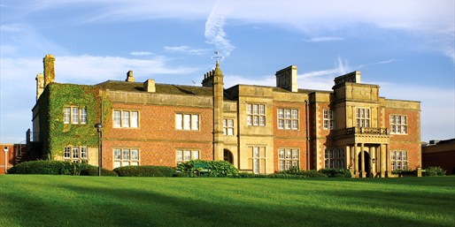 £99 -- Deluxe Cheshire Break w/Dinner & Tickets, Save 50%