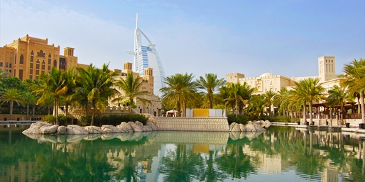 Burj Al Arab visto desde el Madinat Jumeirah, Dubái