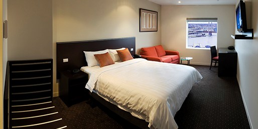 Executive Queen Docklands View Room