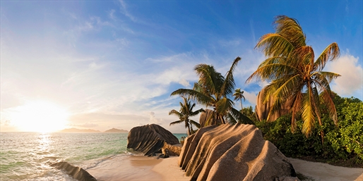 1795 € -- Seychellen: 2 Wochen auf 3 Inseln & Flug, -500 €