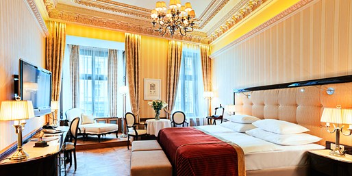 199 € -- Palasttage in Karlsbad mit Menü & Massage, -67%