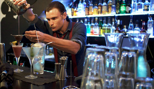 $39 -- 4 Cocktails & Share Plates for 2 nr City, Save 63%