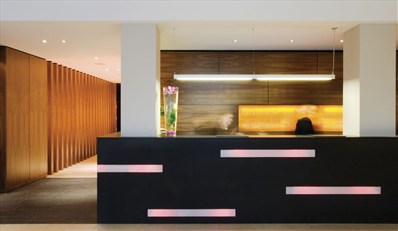 International: $150 -- Stylish Central London Stay w/Prosecco, Save 64%