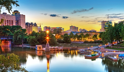 $109 -- Winnipeg Hotel incl. Breakfast &amp; Parking, Reg. $182