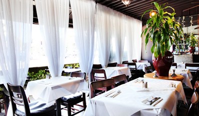 $35 -- Cayenne Cafe: Alfresco Dinner for 2 w/Wine, Reg. $72