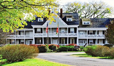 $149 -- Historic Maryland Inn w/Breakfast & Picnic, 55% Off