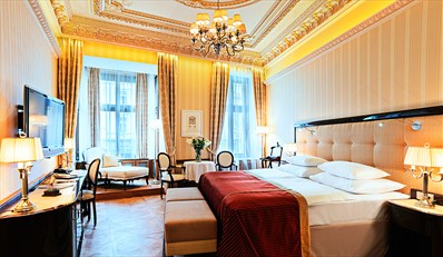 398€ -- 5*-Palast in Karlsbad für 2 mit Menü &amp; Massage, -67%