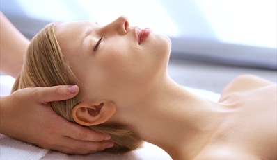 25€ -- Wunschwellness mit Massage &amp; Maniküre im neuen Studio