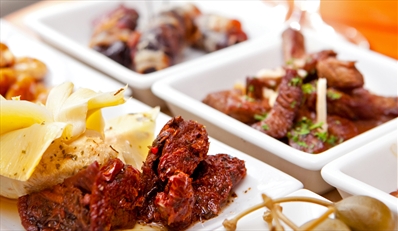 22 € -- Tapas und Wein für 2 im stylischen Restaurant, -45%