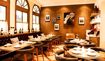 £39 -- Mayfair: 3-Course Lunch with Champagne for 2 People