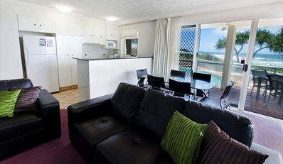 $259 -- 3-Nt Gold Coast Apartment Stay w/Wine, up to 37% Off