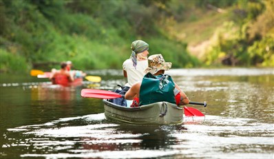 49 € -- Romantische Paddeltour für 2 mit Picknickkorb, -62%