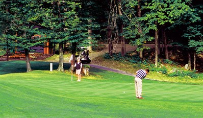 $50 -- Fairmont: Golf at Le Château Montebello, Reg. $82
