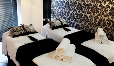 $165 -- Luxe Spa Suite for 2 in Perth w/Breakfast, 41% Off  