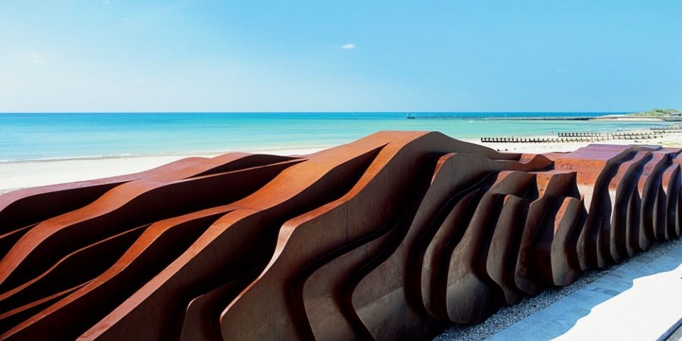 Sussex: beachfront 2-course meal with wine for 2 Sussex: beachfront 2-course meal with wine for 2