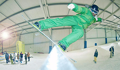 19 € -- Skihalle Wittenburg: Eintritt & Skiverleih, reg 43 €