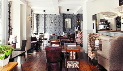 £49 -- 5-Course Dinner for 2 at Stylish Country Inn, Reg £90