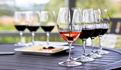 $29 -- Niagara Winery: Tour, Tasting &amp; Picnic for 2